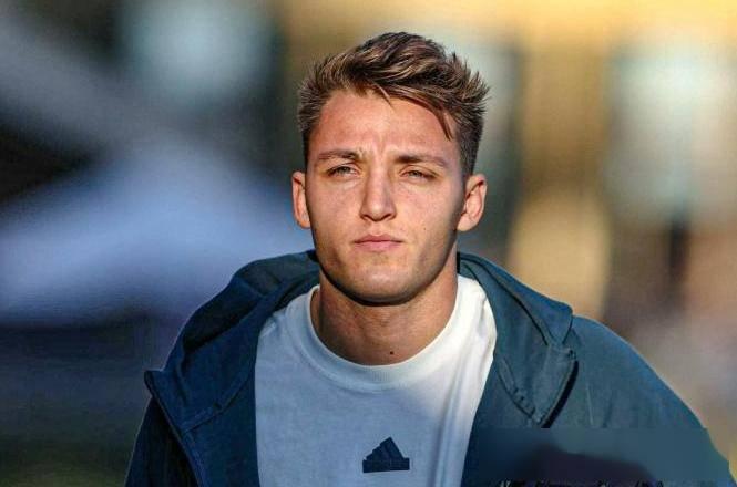 包含意甲新星崭露头角,表现抢眼,精彩瞬间不断的词条 包含意甲新星崭露头角,表现抢眼,精彩瞬间不断的词条