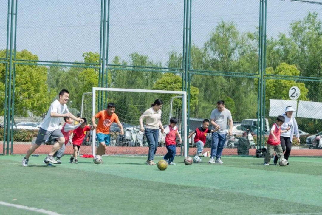 爱游戏APP-包含球场迷你足球嘉年华，快乐运动每一天的词条