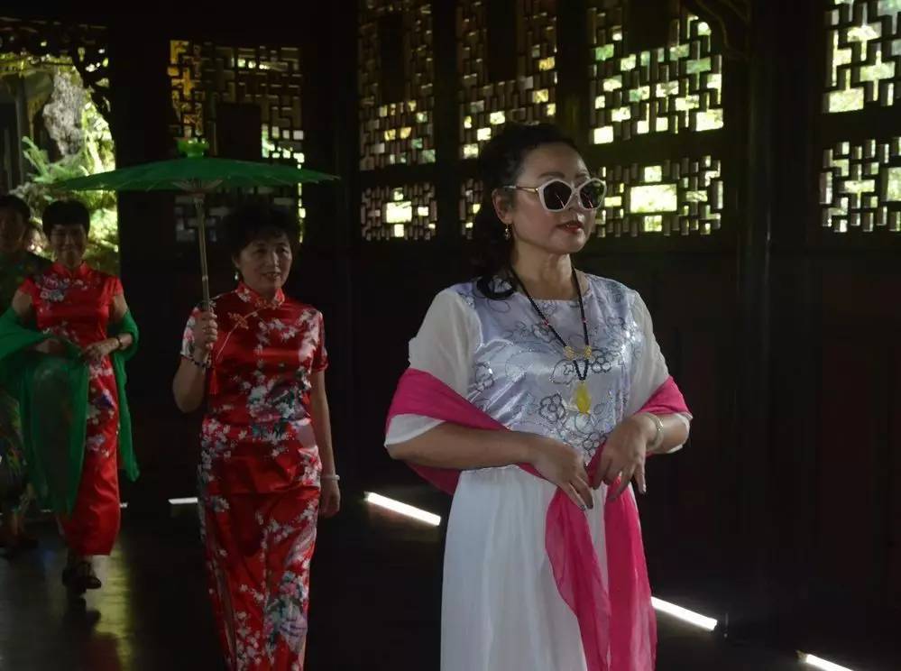 爱游戏APP-关于体育舞蹈快闪：街头文化的新风尚的信息