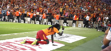 爱游戏官网-男排超级联赛上演“天王山之战”